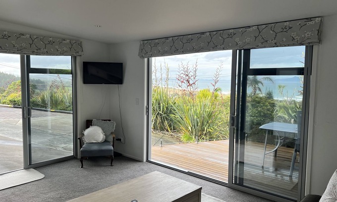 Waipu Cove Casa | Waipu Cove Beach Stay - 5 mins walk to the beach.