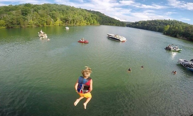 Lakeside Estates Casa | Cabaña frente al lago 'Wake Dreams', muelle privado cubierto, jacuzzi privado, capacidad para 30 personas