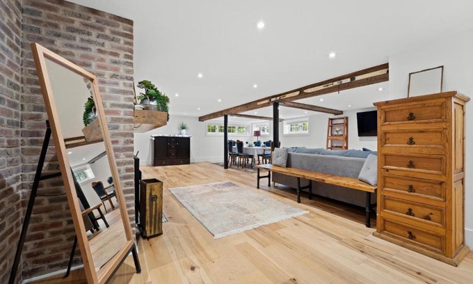 Burlington Apartamento | Waldemar Charming Burlington Lake Front Apartment