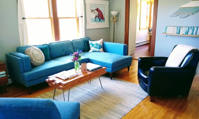 Grand Marais Casa | Camine a cualquier lugar en Grand Marais desde este encantador bungalow: ¡Tarifas reducidas de primavera!
