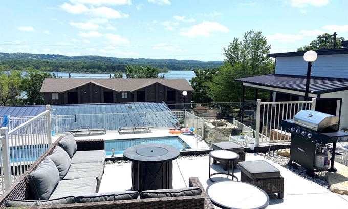 Indian Point Villa | Walk-in Villa with Heated Pool, Game Room, Epic Views, 3 min from SDC