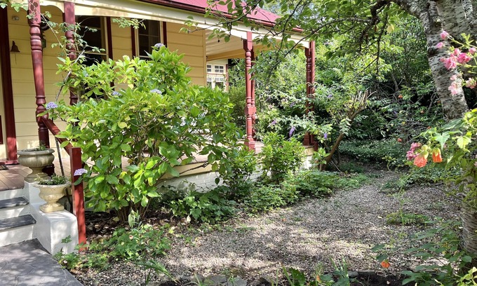 Leura Casa | 'Holmcroft' Sth Leura - 4 habitaciones y 2 salones / comedores - calle tranquila. Camina Leura.