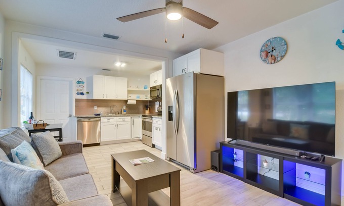 Bayview Casa | Walk to Art District + Beach: Pet-Friendly Getaway