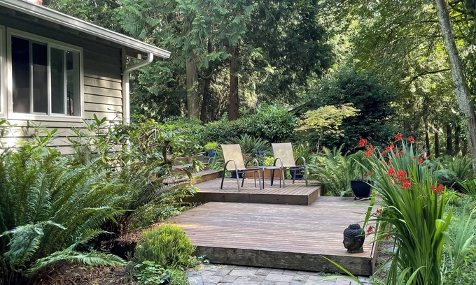 Bainbridge Island Apartamento | Walk to Beach + Village: Bainbridge Island Gem!