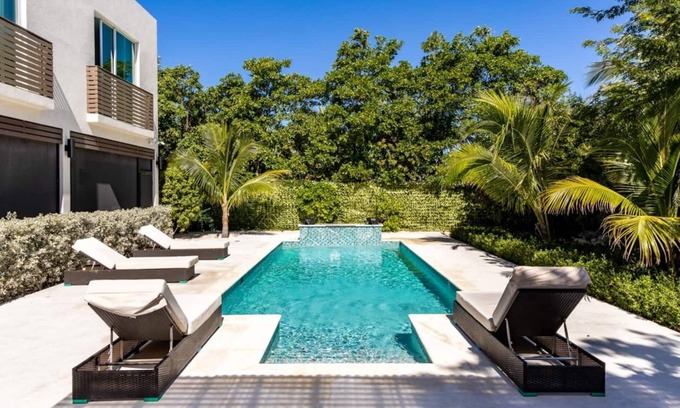 Grace Bay Casa | Walk to Beach! Pristine 4BR W/Pool-CV41-12