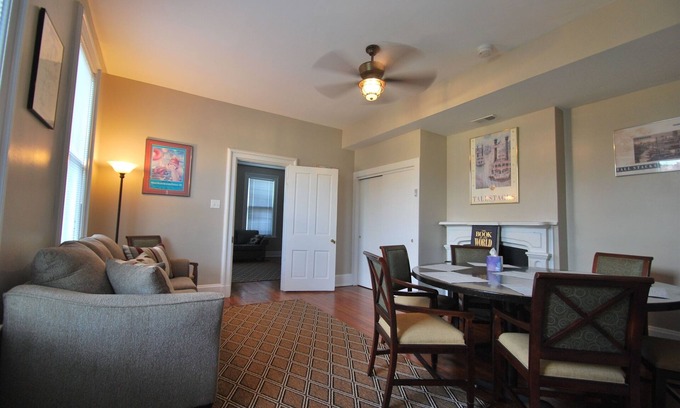 Covington Casa | Walk to Bengals and Reds and downtown Cincy. Easy Drive to Ark, walk to eat.