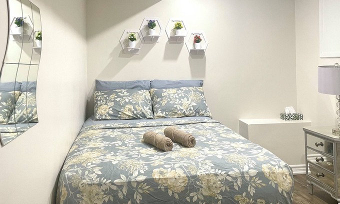 Bramalea Casa | Walk to Bramalea: Cozy One-BedRoom, Private Access