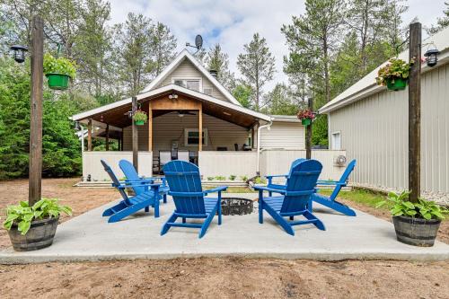 Friendship Casa | Walk to Castle Rock County Park Rustic Cabin
