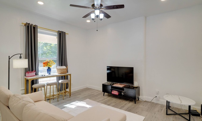 South Louisville Casa | Walk to Churchill Downs: Central Louisville Home!