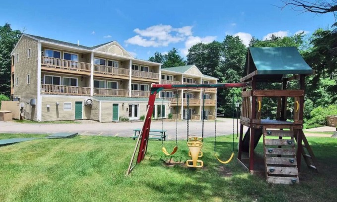 Gilford Condominio | Walk to Concerts | Beach | Pool | Ski