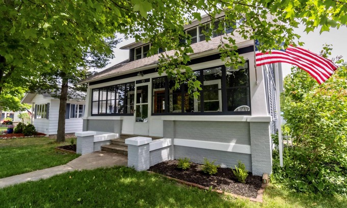 Beulah Casa | Camina hasta el centro de Beulah y Crystal Lake