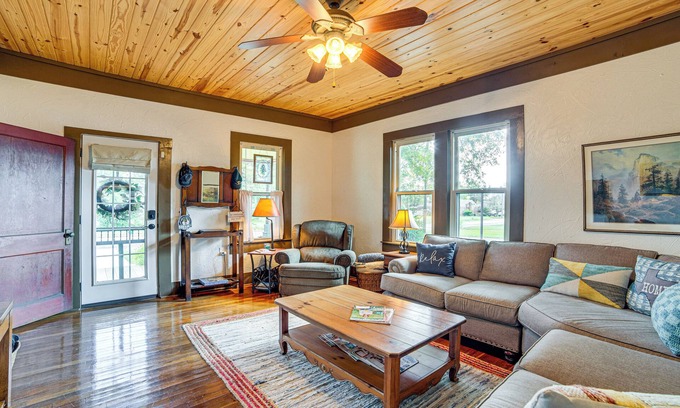 Winnsboro Casa | Walk to Downtown: Winnsboro Historic Home!