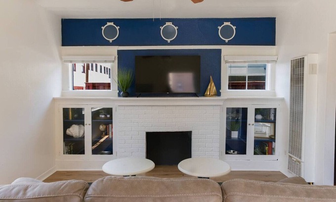 Franklin Casa | Walk to DTLB, RetroRow, & Beach!