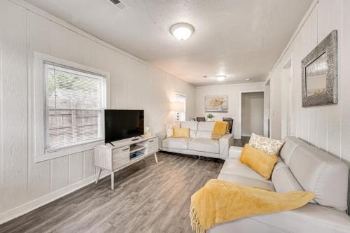 Downtown Branson Casa | Walk to Dtwn Branson Pet-Friendly Home!