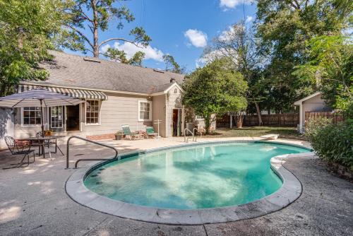 Hahira Casa | Walk to Dtwn Hahira Inviting Home with Pool and Yard!