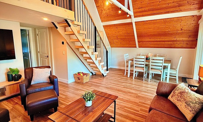 Silver Lake Casa | Walk to Dunes - Next to ORV - Kayaks - Lakefront