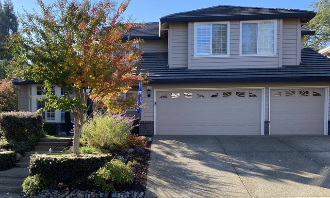 Folsom Casa | Walk to Folsom Lake! Delightful 4 bdrm Home w/pool