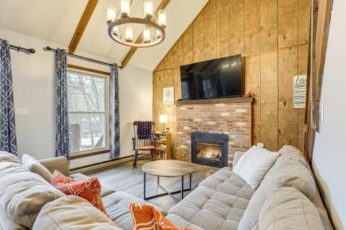 Hamlin Casa | Walk to Hideout Slopes Home with Game Room!