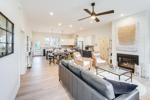 Madison-on-the-Lake Casa | Walk to Lake Erie Sleek Retreat with Screened Patio