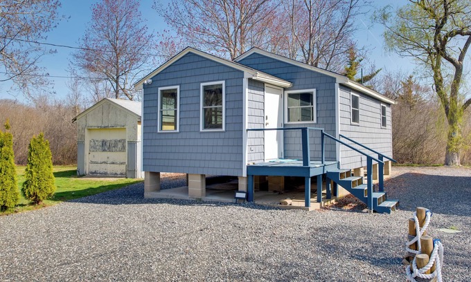 York Beach Cabaña | Walk to Long Sands Beach: Cottage w/ Fire Pits!