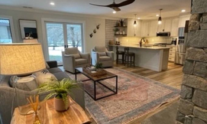 Highlands Casa | Walk to MainSt. Downtown Highlands. Great Guest Reviews! Sleeps 8 & dog friendly