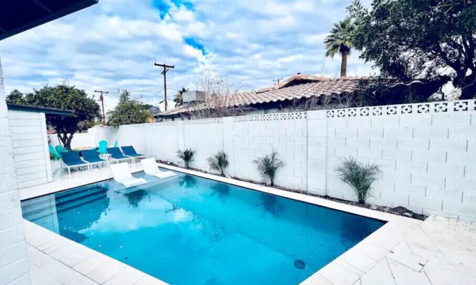 Peaceful Valley Casa | Walk to Old Town - Heated Pool + Golf + Games