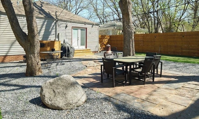 Norman Casa | Walk to OU from this cozy house with an AMAZING back yard
