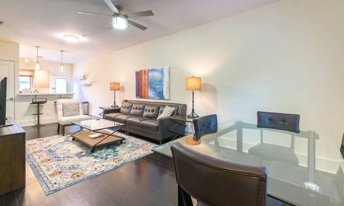 Winter Park Apartamento | Walk To Park Ave, Heated Pool, Hot Tub, Grill Station, Modern and Comfortable!!!