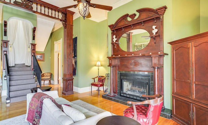 Jeanerette Casa | Walk to Parks & Cafes: Historic Home w/ Fireplace