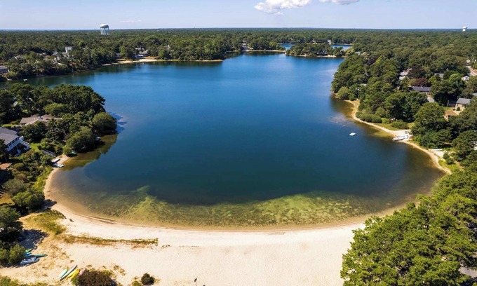East Harwich Casa | Walk to Private Beach on Buck's Pond!