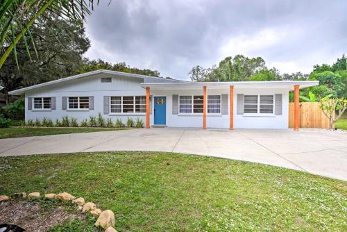 South Sarasota Casa | Walk to Restaurants Sarasota Home with Lanai!