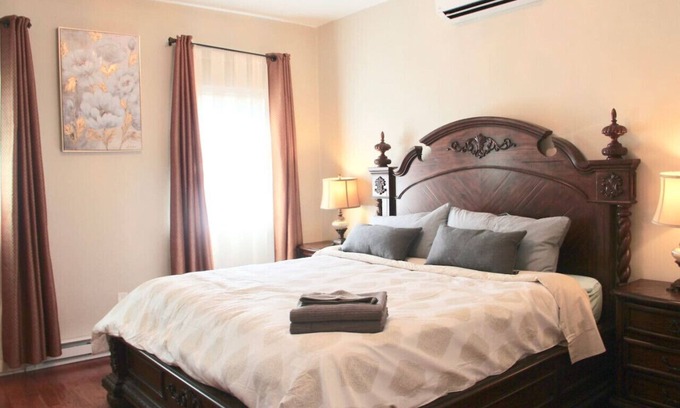 Passyunk Square Casa | Walk to South Philly's Best Restaurants & Bars!