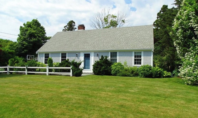 Falmouth Casa | WALK TO SURF DR. BEACH + DOWNTOWN FALMOUTH!