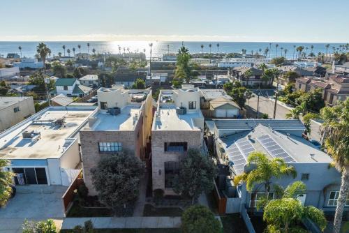 Townsite Casa | Walk to the Beach Luxury Roof Deck Sunset View