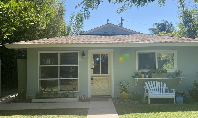 Leucadia Casa | Walk to the beach or relax and grill outdoors in the amazing yard!