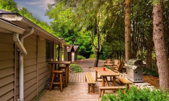 Flesherton Cabaña | Walk to the Beach * Outdoor Sauna * Hot Tub