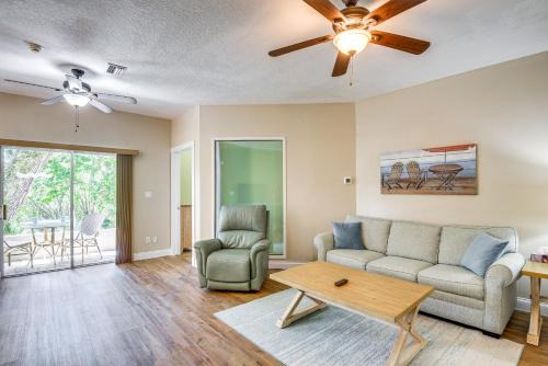 New Smyrna Beach Apartamento | Walk to the Beach! New Smyrna Hideaway with Patio
