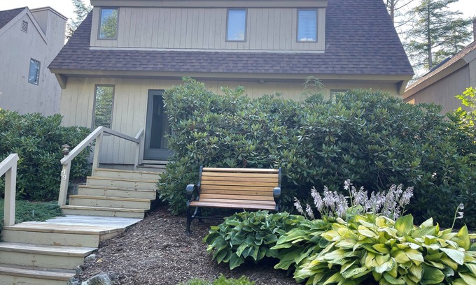 Grantham Casa | Walk to the Lake-Updated 3 BR Private Home with AC