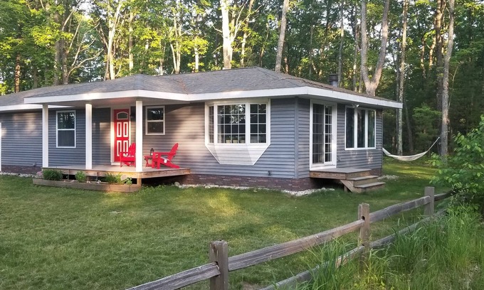 Rapid City Casa | Camina hacia el lago / banco de arena en menos de 2 minutos.