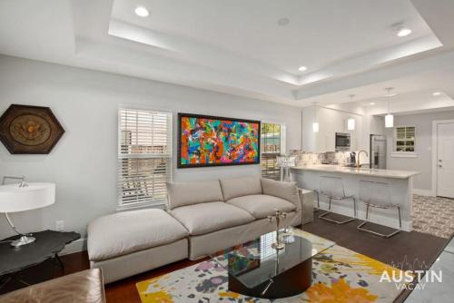 Swede Hill Casa | Walk to UT and E 6th in ATX House and Free Swim Club by Austin Vacay