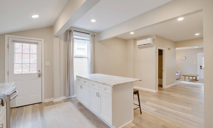 Bowling Green Cabaña | Walk to Wku, Bars & Dining! Updated Duplex Home