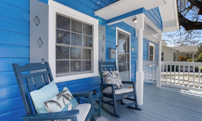 Gulfport Cabaña | Oasis Azul cerca de la playa, casino downtown y restaurantes