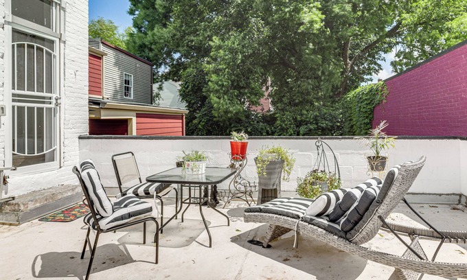 Newport Apartamento | Walkable Apt in York St Historic District
