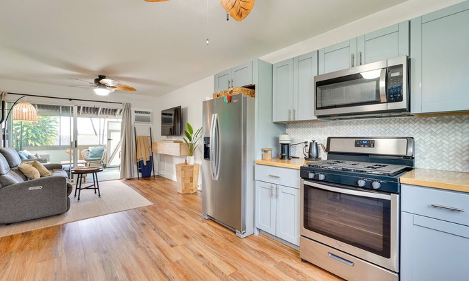 Historic Kailua Village Condominio | Walkable Kailua-Kona Condo - 2 Blocks to Pier!