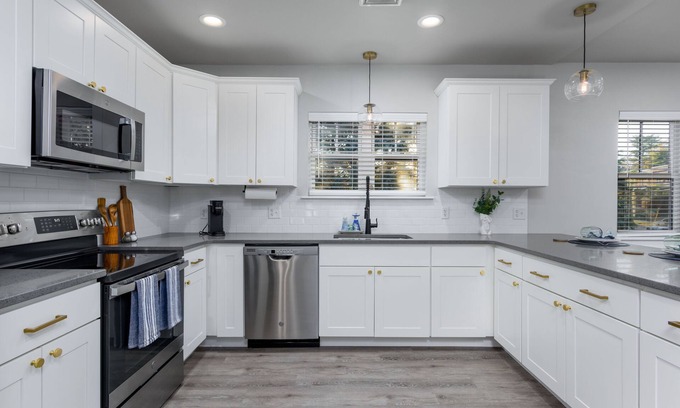 Camp Hill Apartamento | Walkable & Stunning 1BR Gem with free parking in Camp Hill