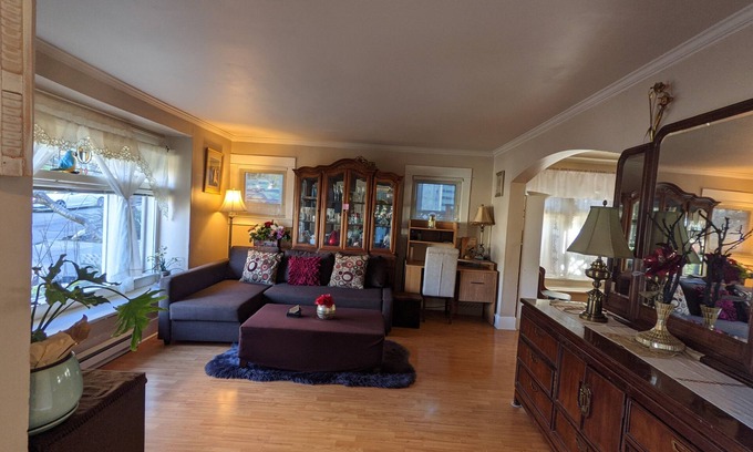 Queen Anne Casa | Walker's paradise, Safe, Quiet, charming,1Free Permited street parking infront.