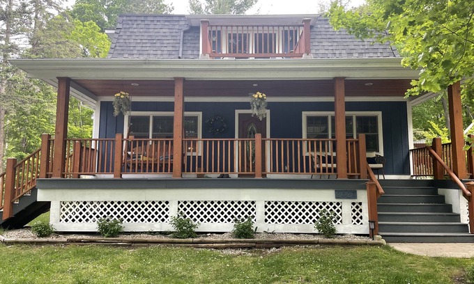 Walloon Lake Cabaña | Walloon Lake Cottage, Boyne, Petoskey, Charlevoix