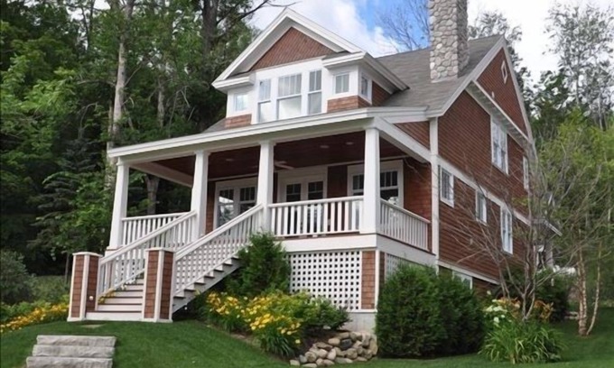 Petoskey Cabaña | Lago Valonia Cottage - reciente, Classic Style 3BR / 4. 5BA