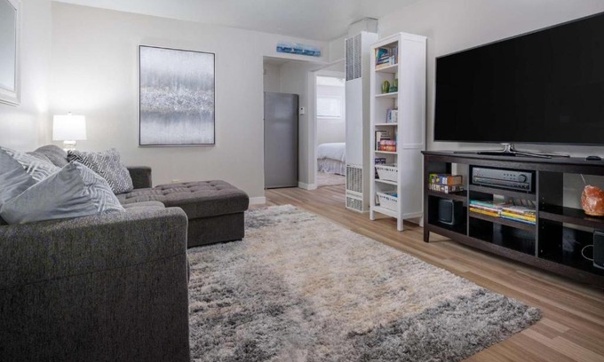 Hillsboro Casa | Walnut Bungalow East