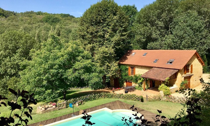 Saint-Pompont Casa | Walnut Cottage - A delightful stone cottage, with huge garden, and private pool
